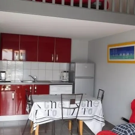 Semesterbostad Maison Avec Piscine A La Faute-sur-mer, Proche - Fr-1-476-162